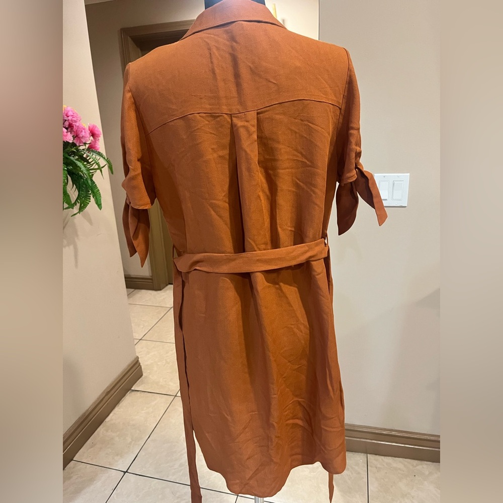 Elegant Button-Front Midi Dress in Terracotta - Picture 2 of 6